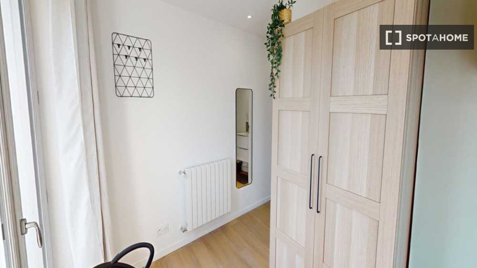Double room Paris, 9 beds, 160m² — photo 1