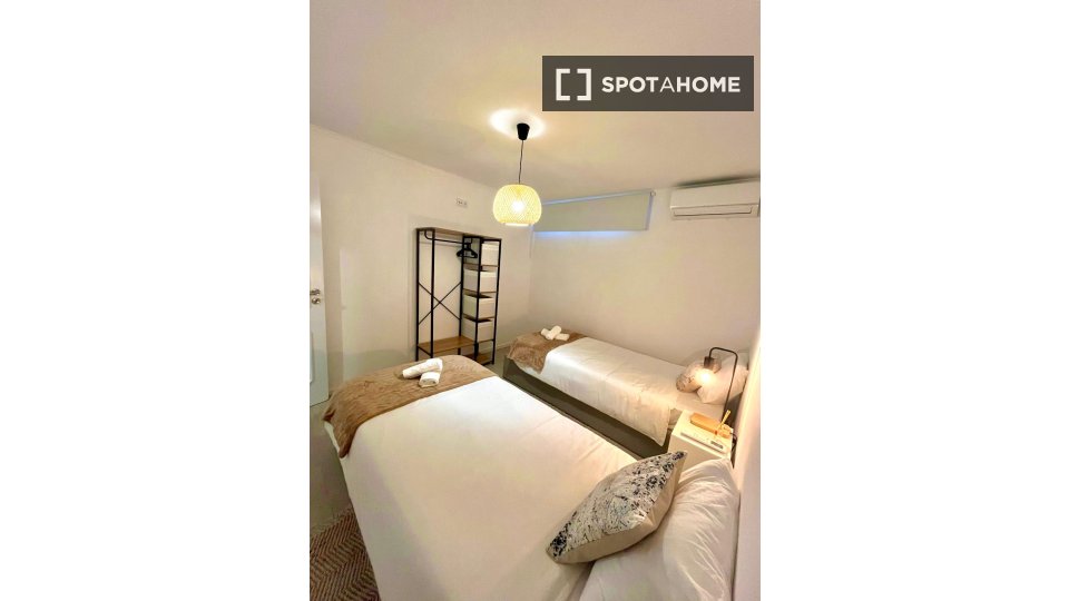 Double room Porto, 3 beds, 85m² — photo 26