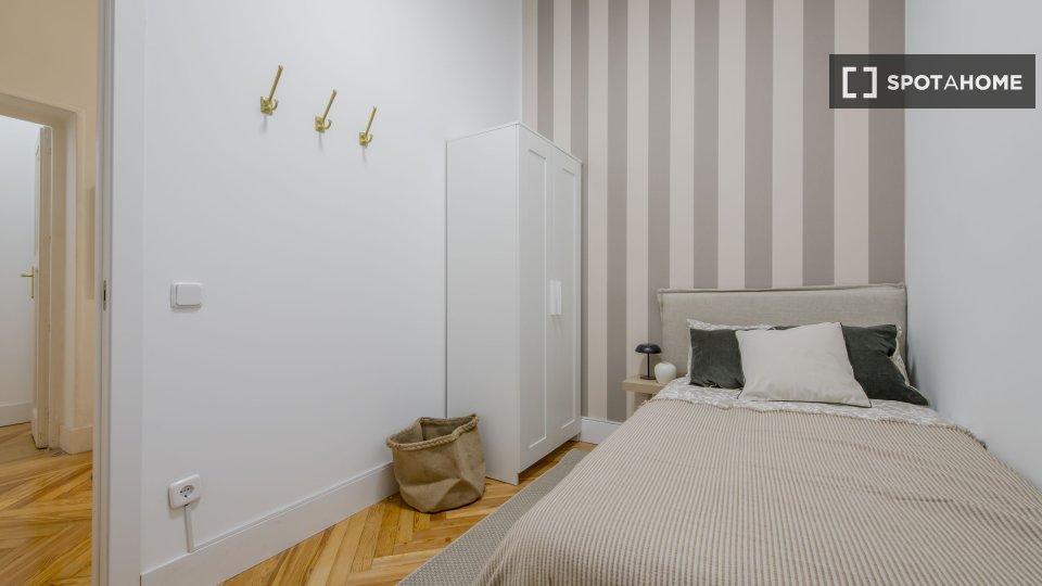 Double room Madrid, 10 beds — photo 15