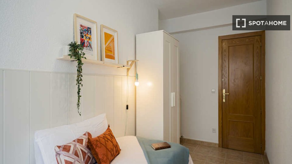 Double room Madrid, 25 beds — photo 38