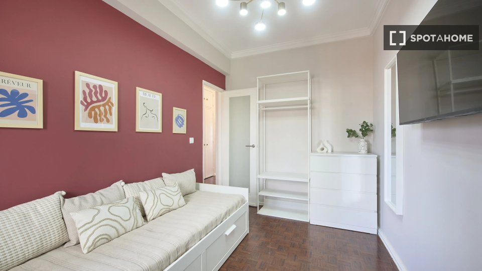 Double room Lisbon, 4 beds — photo 12
