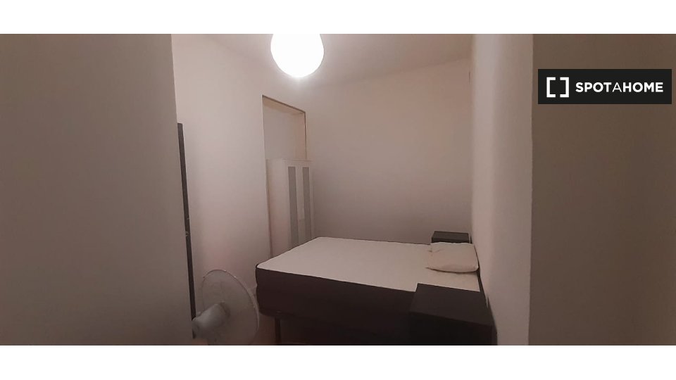 Double room Madrid, 8 beds, 170m² — photo 3