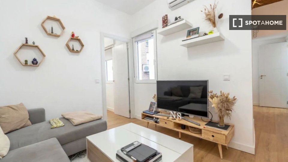 Apartment Madrid, 2 beds, 49m² — photo 2