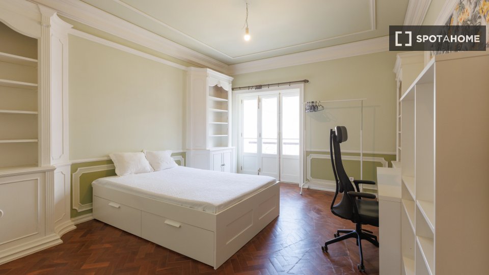 Double room Lisbon, 6 beds — photo 17