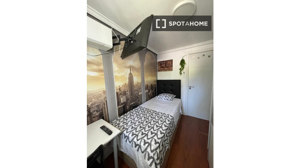 Double room Madrid, 3 beds — photo 22