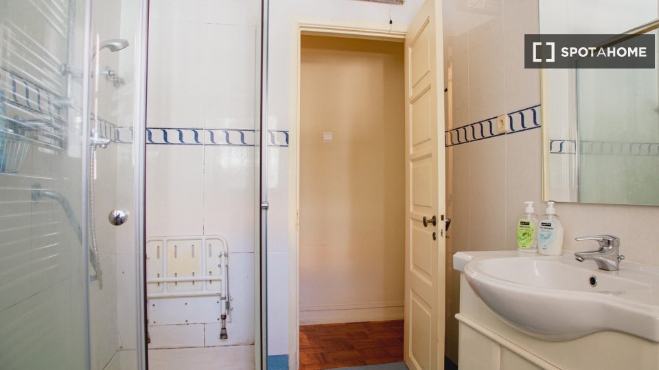 Double room Lisbon, 6 beds — photo 2