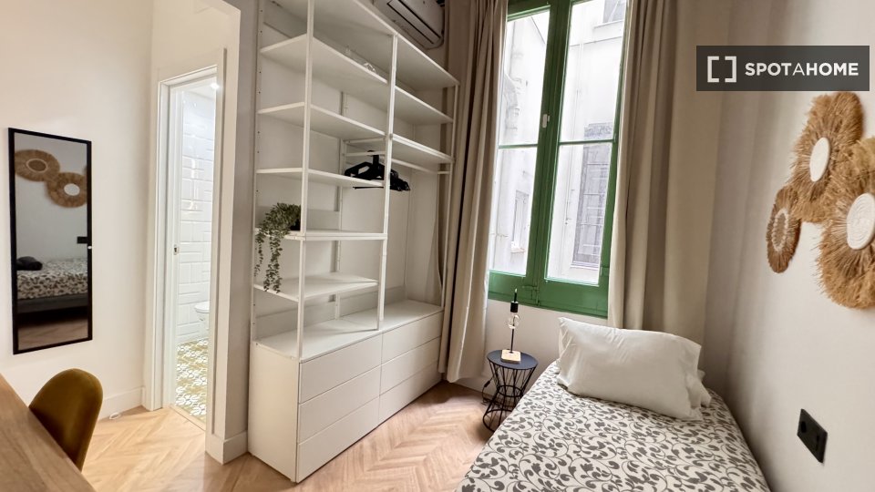 Double room Barcelona, 5 beds — photo 4
