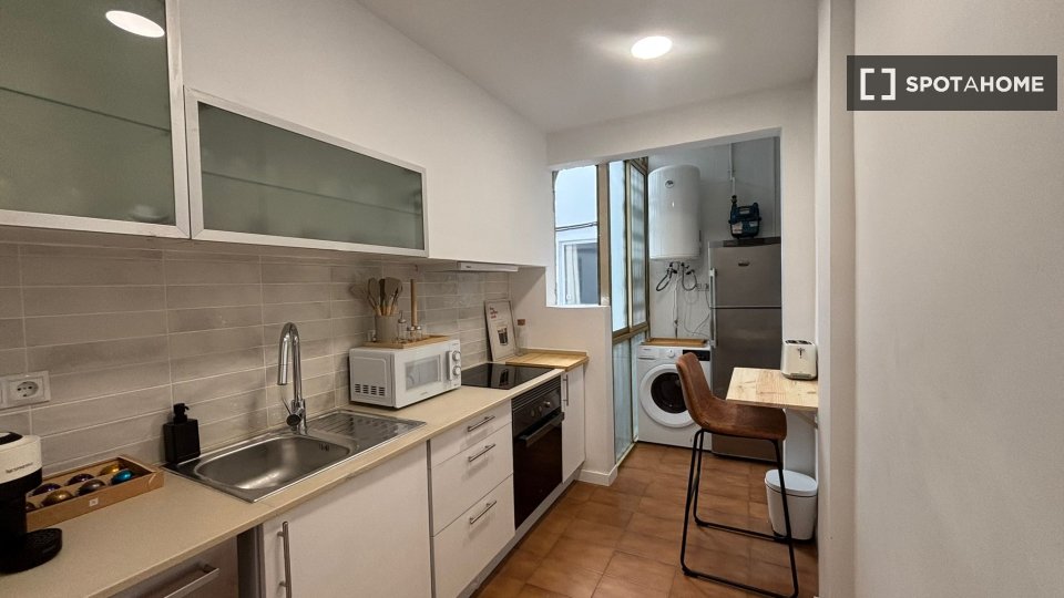 Double room Barcelona, 4 beds, 85m² — photo 10