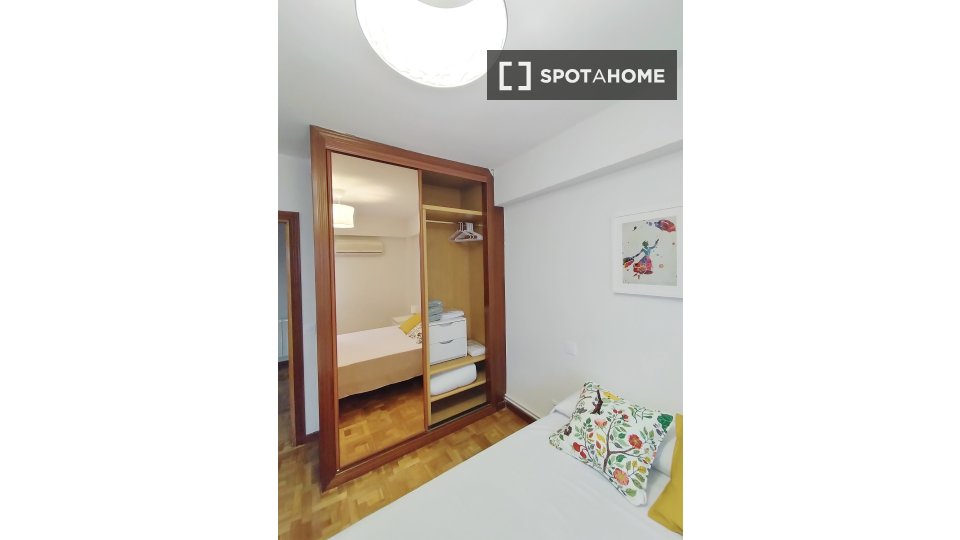 Double room Madrid, 3 beds, 95m² — photo 14