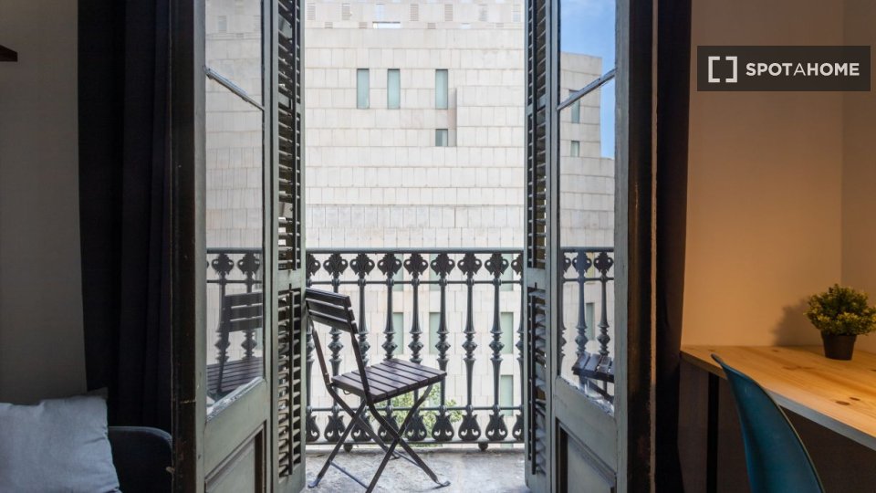 Double room Barcelona, 9 beds, 210m² — photo 4