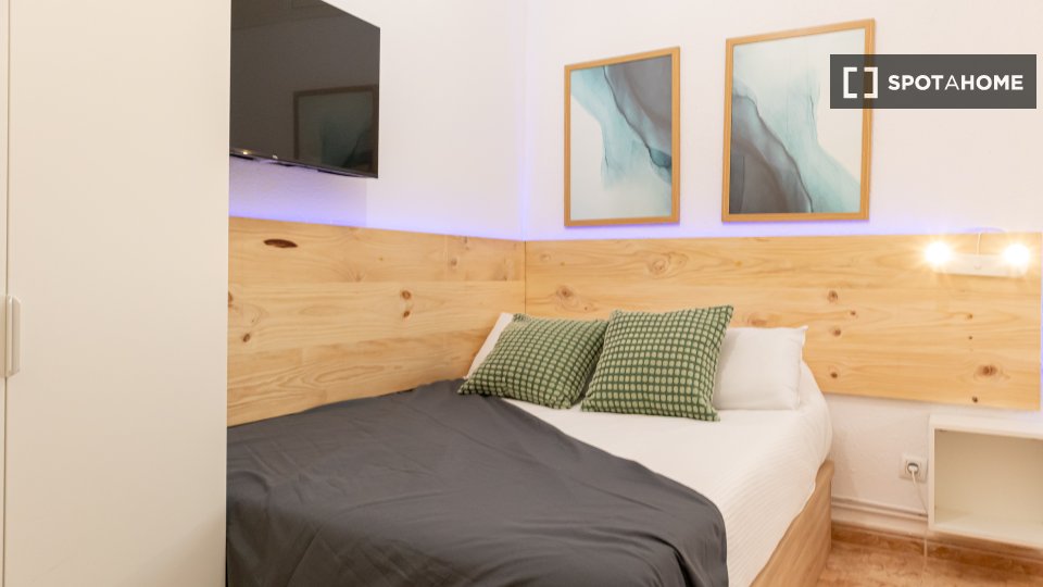 Double room Madrid, 6 beds, 134m² — photo 5