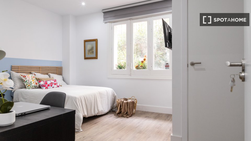 Double room Madrid, 9 beds, 210m² — photo 2