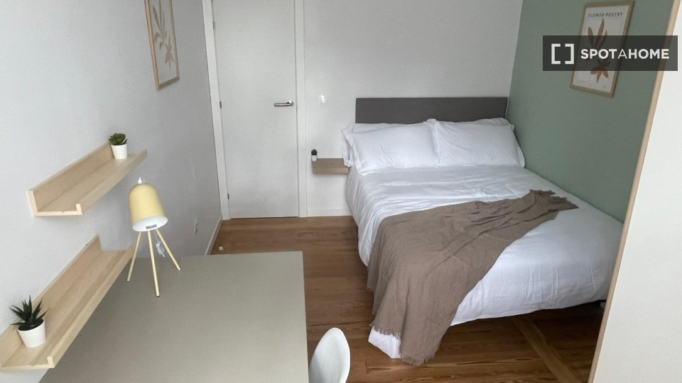 Double room Madrid, 10 beds, 173m² — photo 13