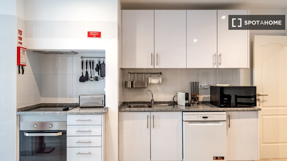 Apartment Lisbon, 3 beds — photo 16