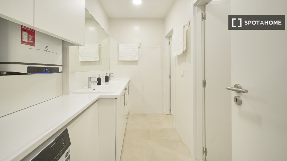 Double room Lisbon, 9 beds — photo 1