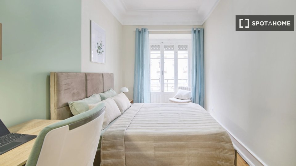 Double room Lisbon, 6 beds — photo 11