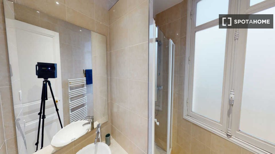 Double room Paris, 10 beds, 180m² — photo 2