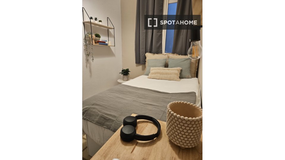 Double room Barcelona, 5 beds, 130m² — photo 3
