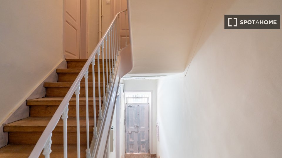 Apartment Lisbon, 2 beds, 65m² — photo 9