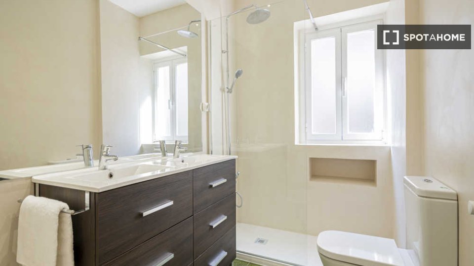 Double room Madrid, 6 beds — photo 34