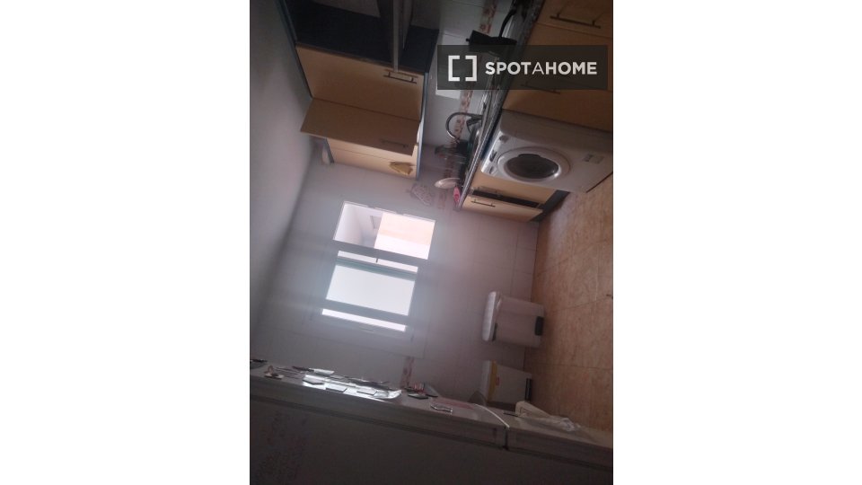 Double room Almeria, 3 beds, 110m² — photo 1