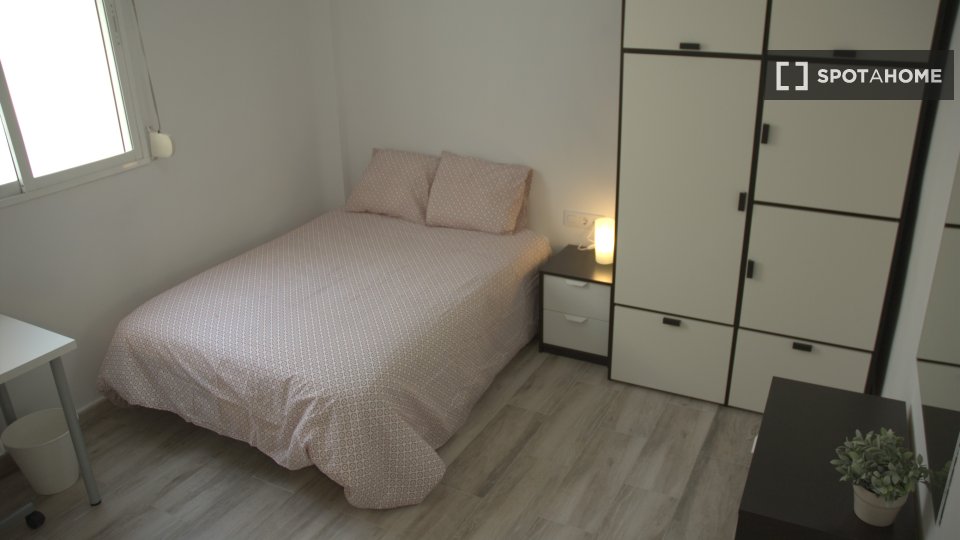 Double room Madrid, 4 beds — photo 9