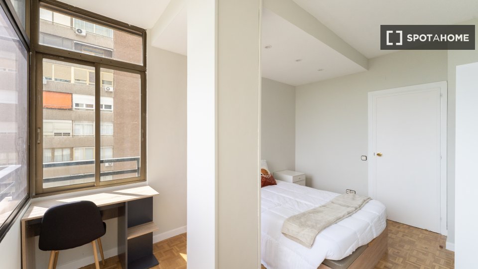 Double room Madrid, 5 beds — photo 2