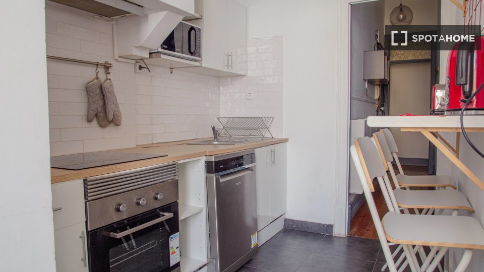 Double room Lisbon, 4 beds — photo 6