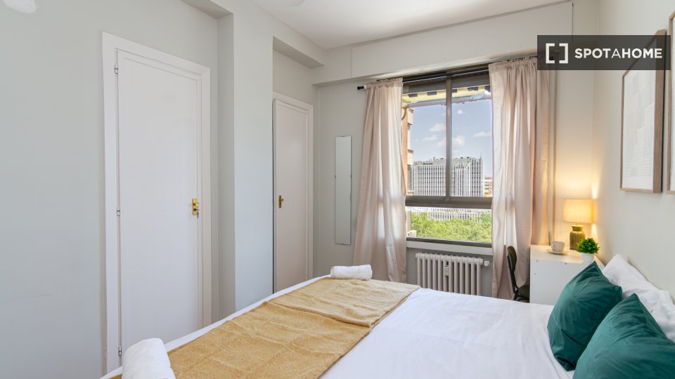 Double room Madrid, 5 beds — photo 48