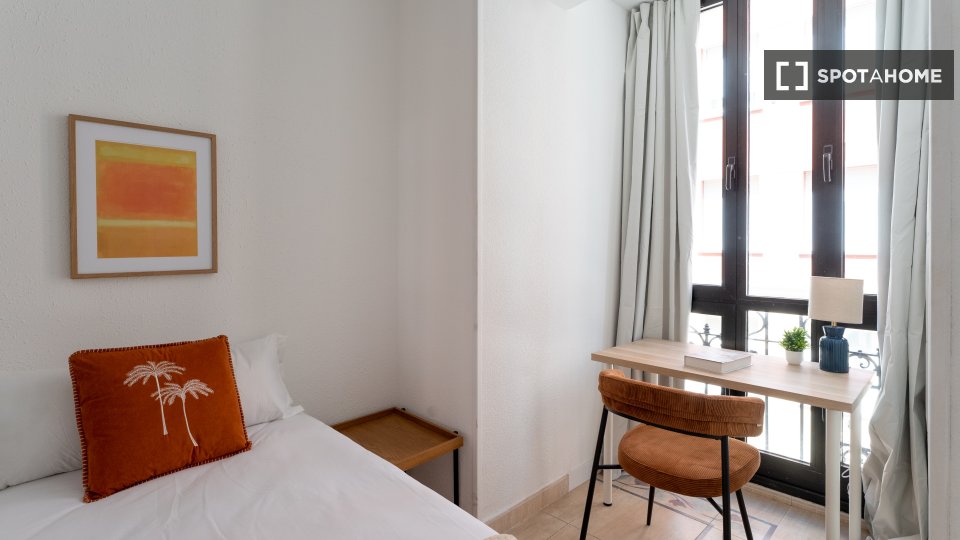 Double room Madrid, 7 beds — photo 18