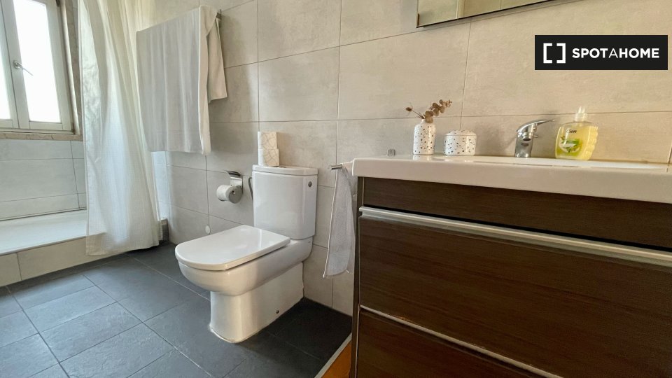 Apartment Lisbon, 2 beds, 75m² — photo 15