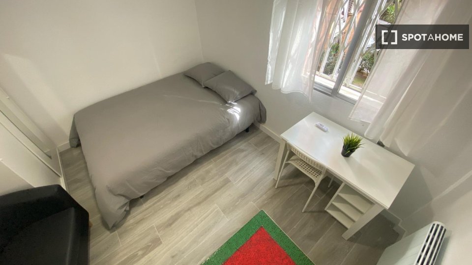 Habitación en piso compartido de 4 habitaciones en alquiler en Los Ángeles