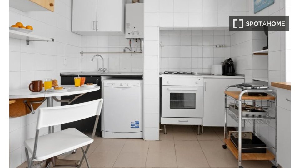 Apartment Lisbon, 4 beds, 95m² — photo 15