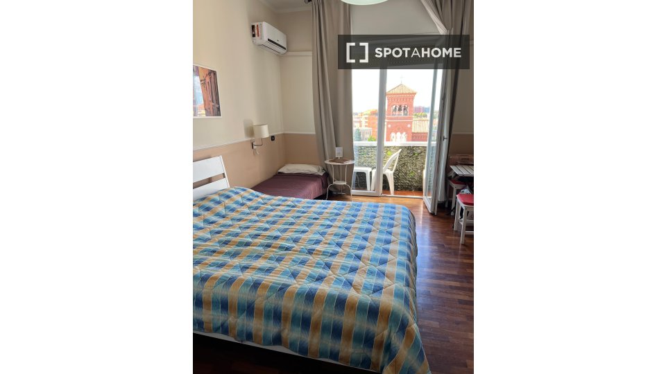 Double room Rome, 3 beds — photo 23