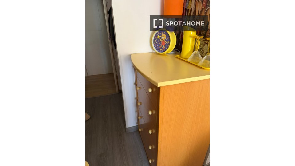 Camera in affitto in un appartamento condiviso con 5 camere da letto a Leganés. - in Madrid