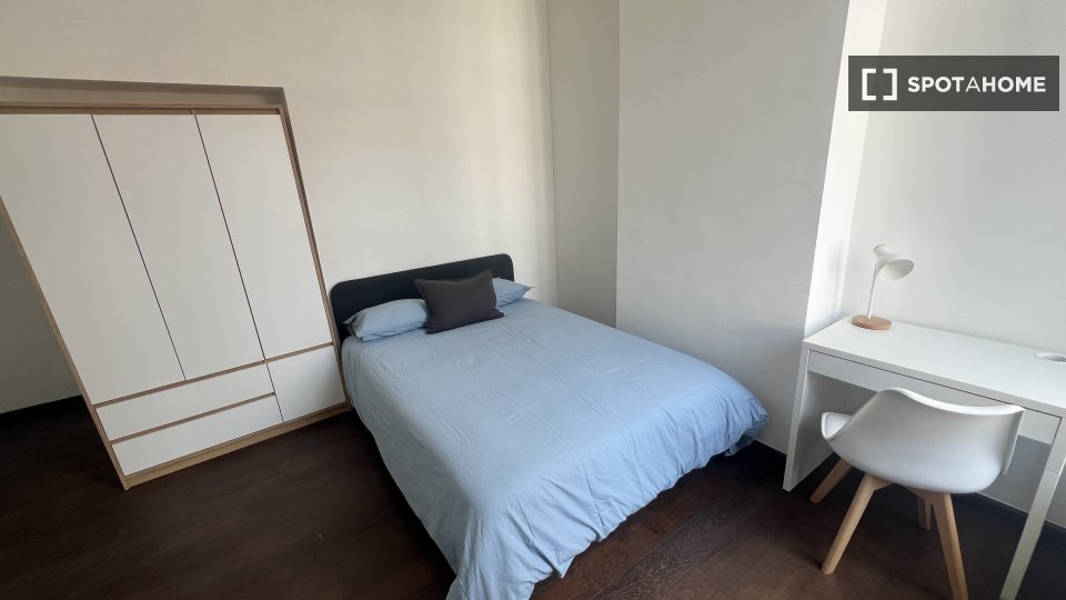 Double room Brussels, 9 beds, 13m² — photo 4