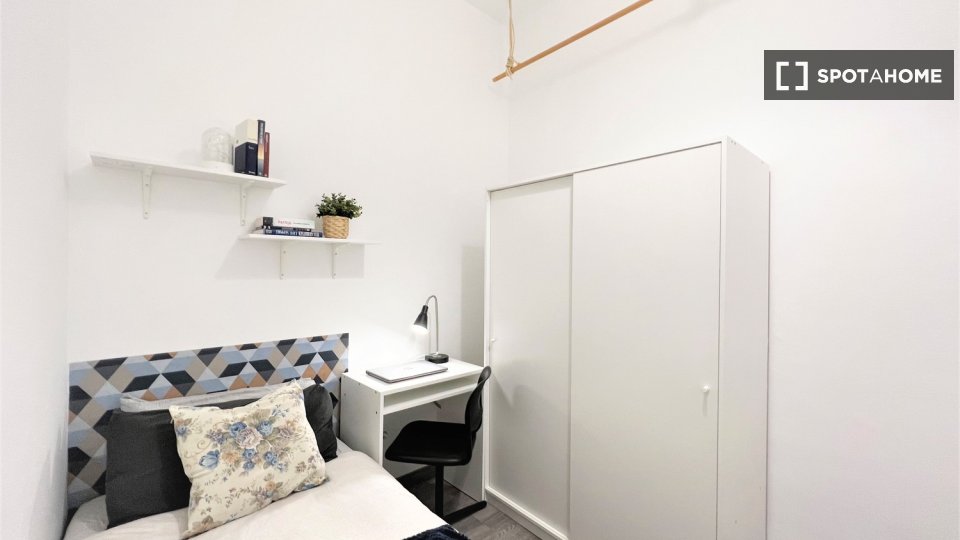Double room Madrid, 6 beds, 100m² — photo 2