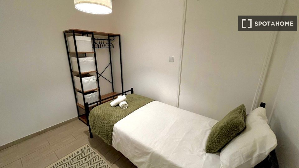 Double room Porto, 3 beds, 85m² — photo 21