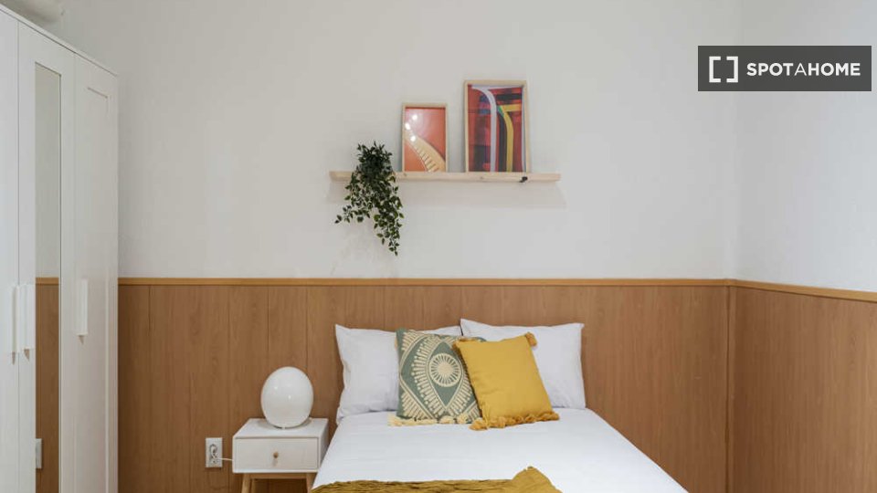 Double room Madrid, 3 beds — photo 49