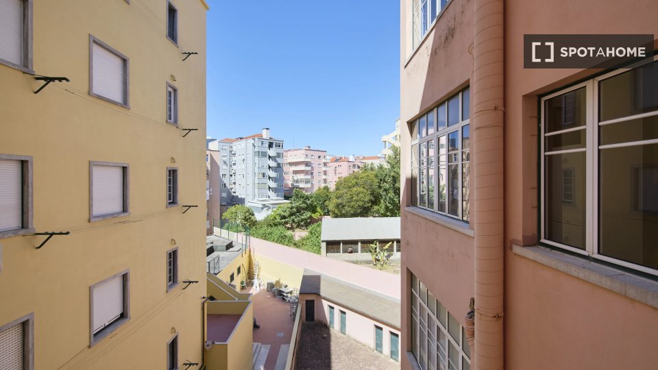 Double room Lisbon, 6 beds — photo 5