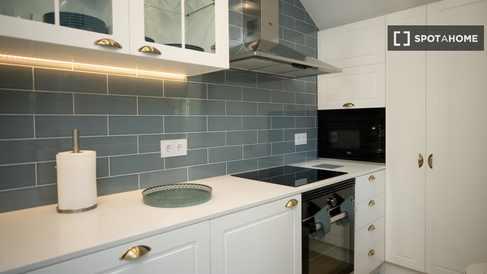 Apartment Lisbon, 2 beds, 85m² — photo 9