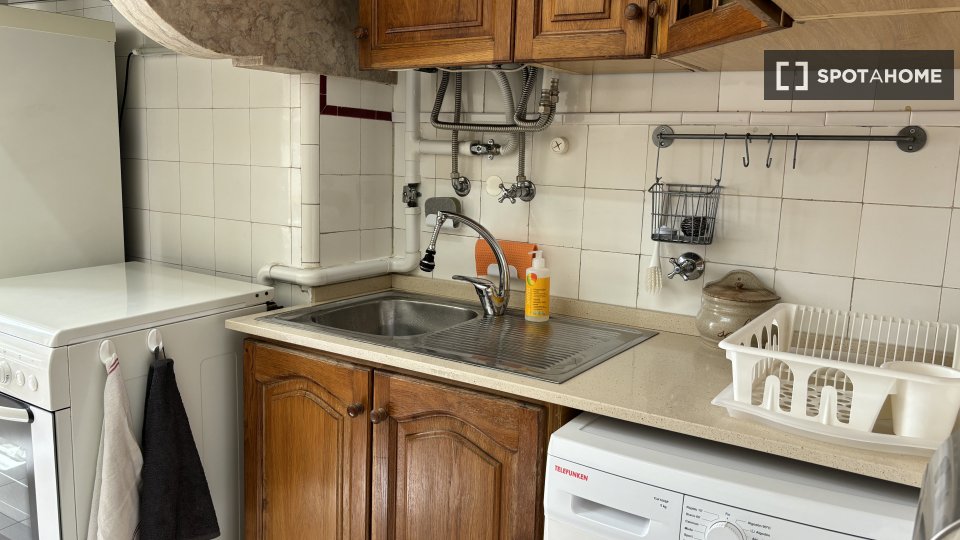 Apartment Lisbon, 1 bed, 77m² — photo 17