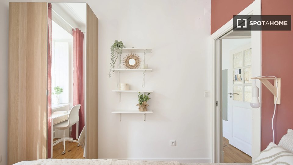 Double room Lisbon, 5 beds — photo 4
