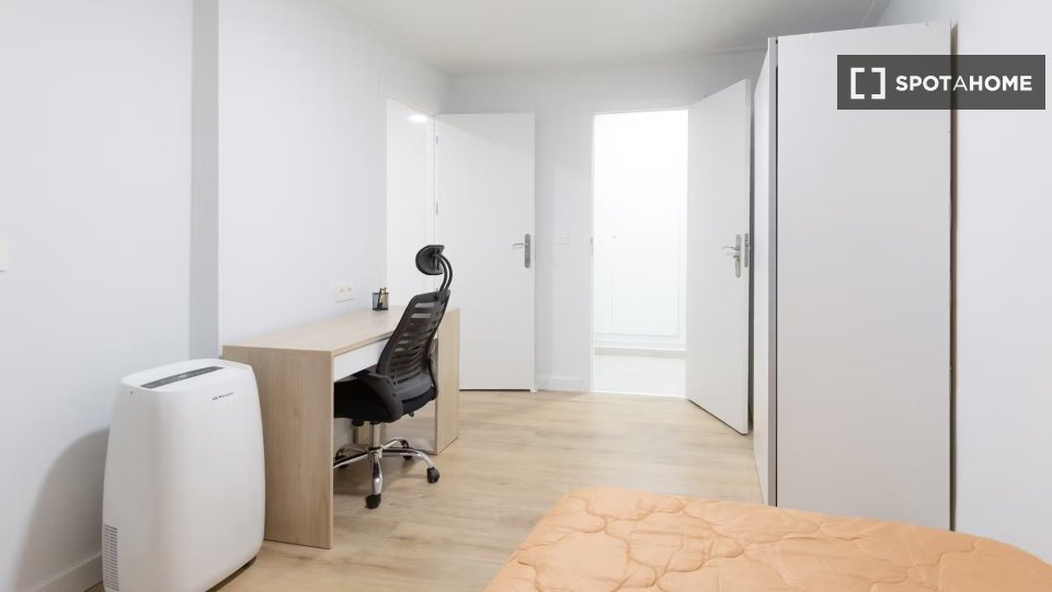Double room Alicante, 8 beds, 201m² — photo 17