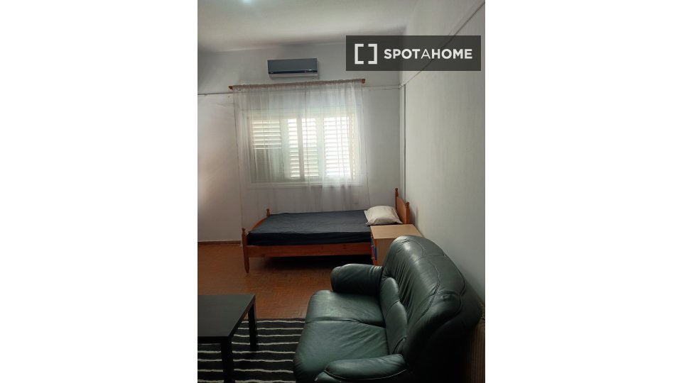 Double room Nicosia, 6 beds — photo 41