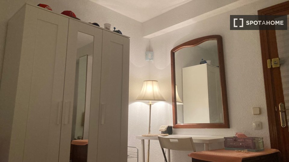 Double room Madrid, 4 beds — photo 35