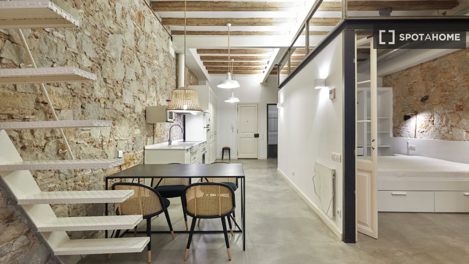 Apartment Barcelona, 1 bed, 83m² — photo 2