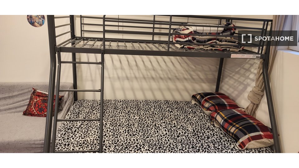 Double room Lille, 1 bed, 18m² — photo 2