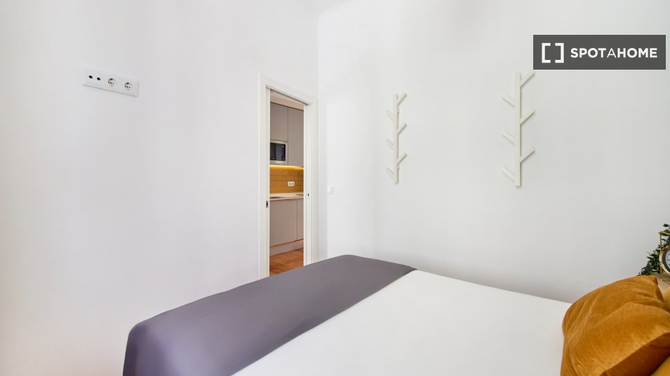 Apartment Lisbon, 2 beds, 45m² — photo 40