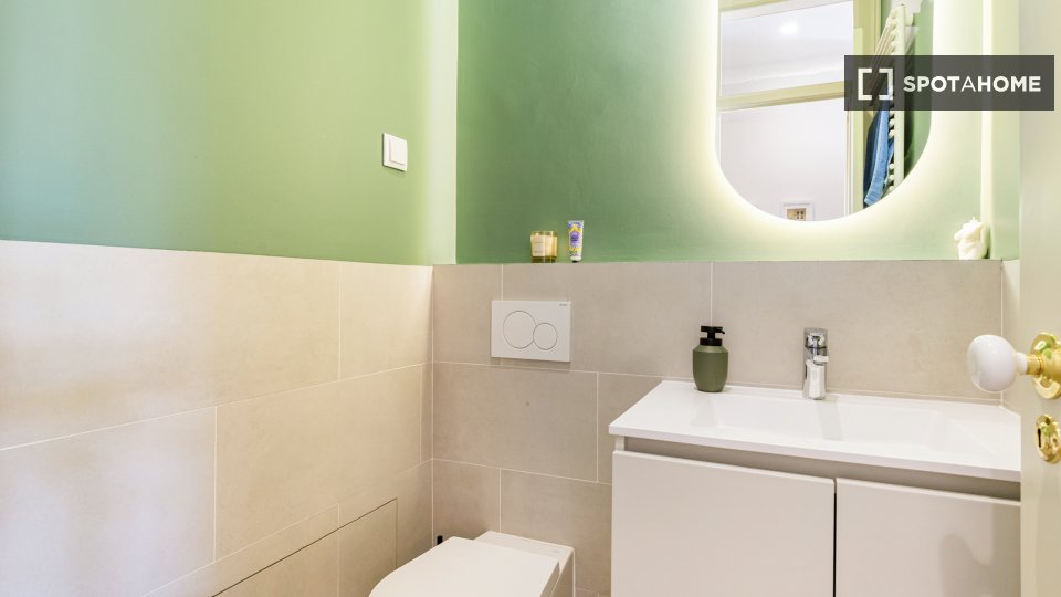 Apartment Lisbon, 2 beds, 105m² — photo 10